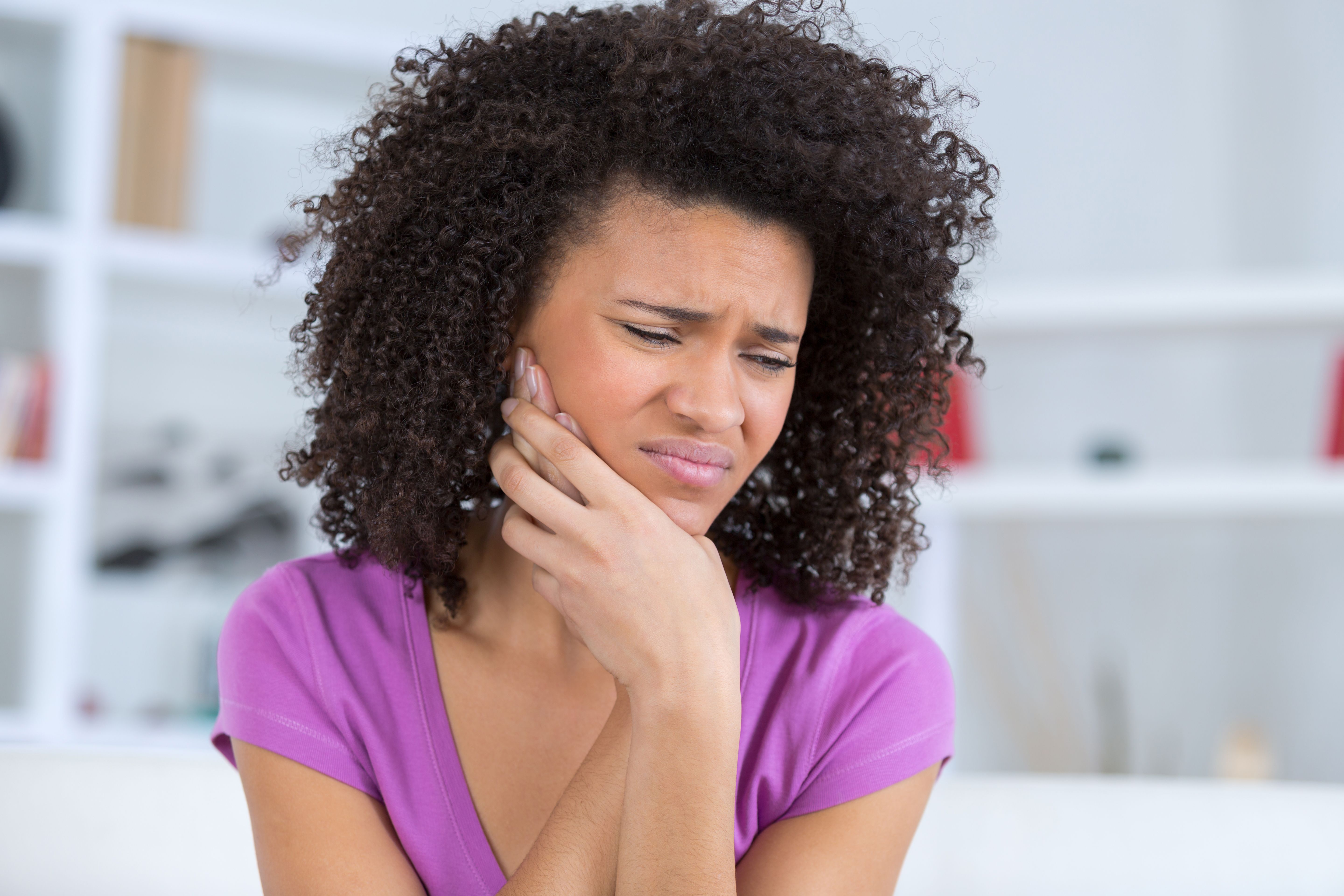 Mandíbula estalando ao abrir e fechar a boca pode ser sinal de disfunção na  ATM (Disfunção Temporomandibular) - Hospital da Face